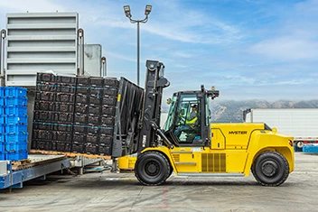 Hyster forklift loading multiple pallets on conveyor