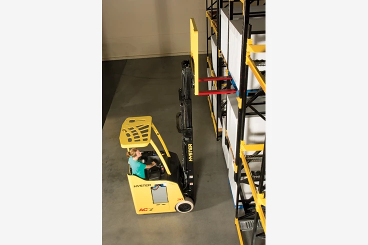 Stand-up Forklift | 3 Wheel Electric Forklift | Hyster E30-40HSD3